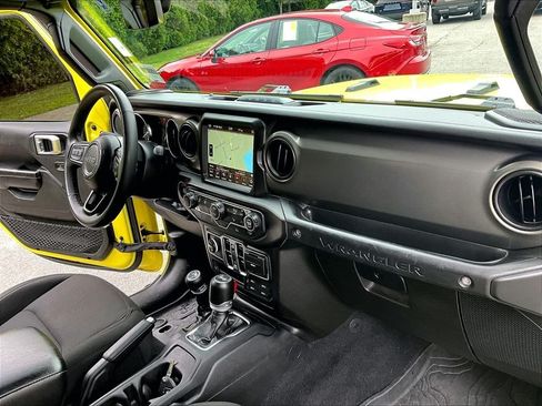 Used 2023 Jeep Wrangler Unlimited w/ Sun & Screen Package AWD/4WD image 14