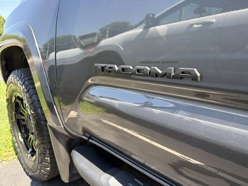 Used 2022 Toyota Tacoma TRD Sport w/ TRD Premium Sport Package AWD/4WD image 35