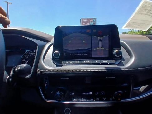 Used 2023 Nissan Rogue SL FWD image 30