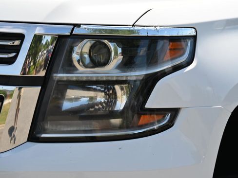 Used 2019 Chevrolet Suburban LT AWD/4WD image 8