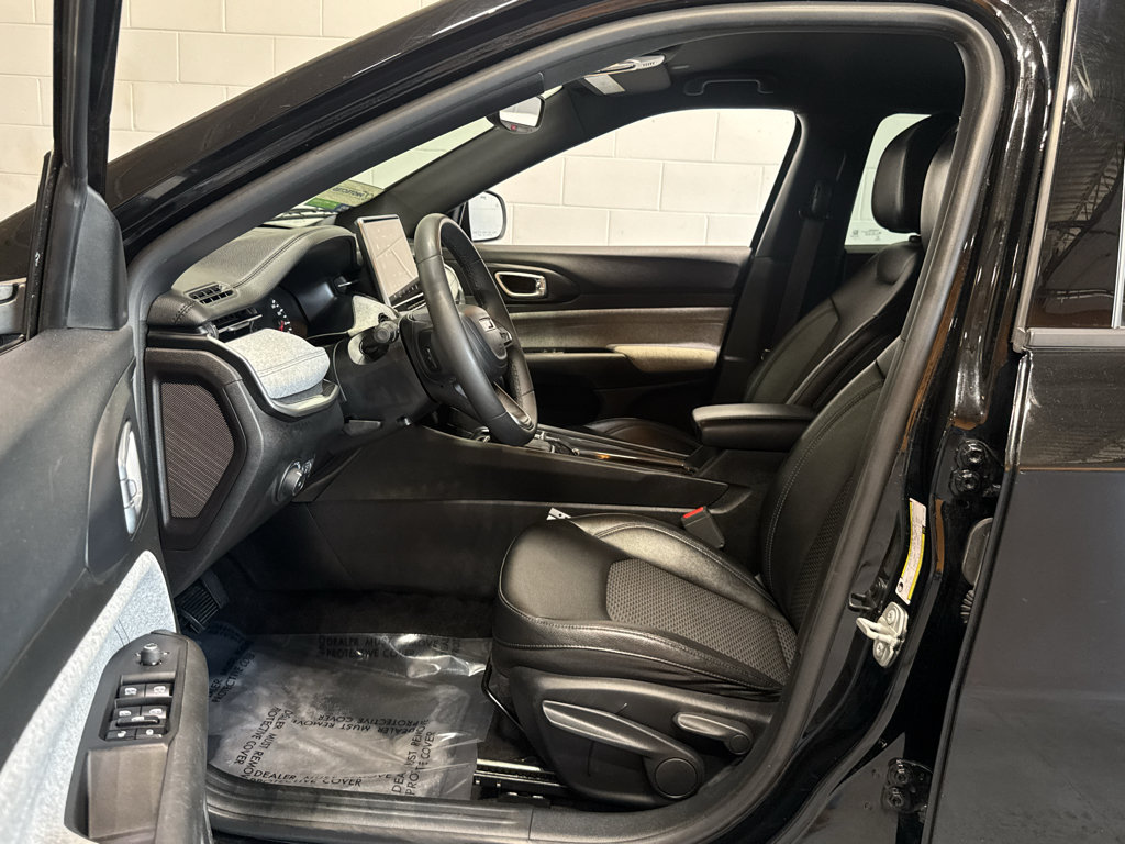 Used 2024 Jeep Compass Latitude AWD/4WD image 14