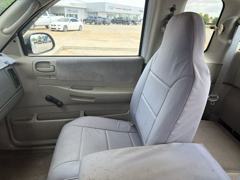 Used 2004 Dodge Dakota Sport w/ Deluxe Convenience Group AWD/4WD image 10