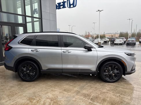 Used 2023 Honda CR-V Sport Touring image 4