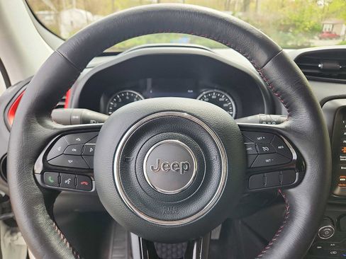Certified 2022 Jeep Renegade Trailhawk AWD/4WD image 18