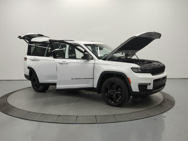 Used 2022 Jeep Grand Cherokee L Limited w/ Black Appearance Package RWD image 10