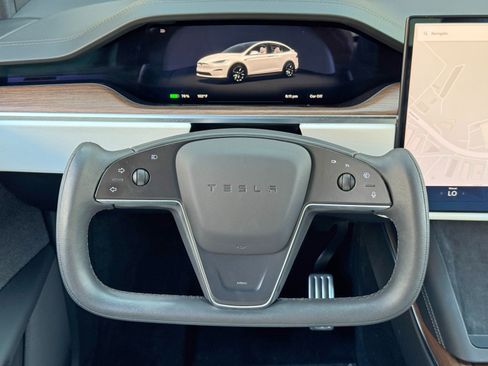 Used 2022 Tesla Model X AWD/4WD image 18
