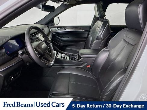 Used 2023 Jeep Grand Cherokee Overland w/ Luxury Tech Group IV AWD/4WD image 24