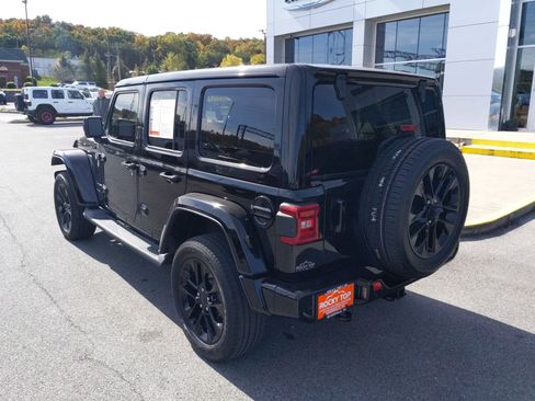 Used 2021 Jeep Wrangler Unlimited Sahara image 8