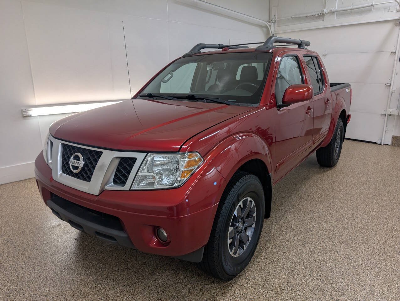 Used 2015 Nissan Frontier PRO-4X AWD/4WD image 2