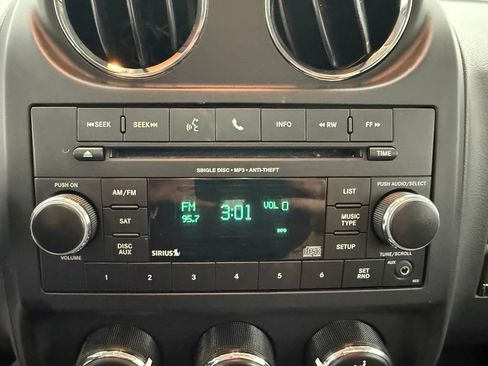 Used 2017 Jeep Patriot Latitude w/ Sun/Sound Group AWD/4WD image 5