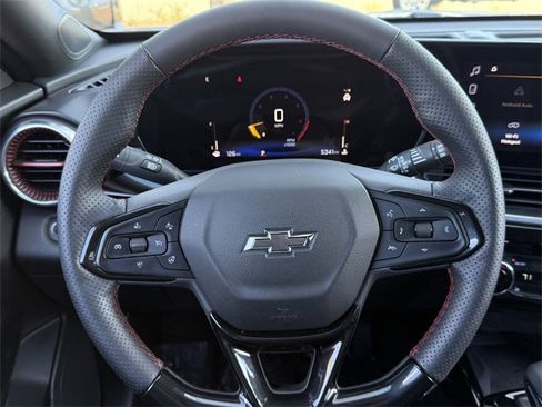 Used 2025 Chevrolet Trax RS w/ Sunroof Package image 13