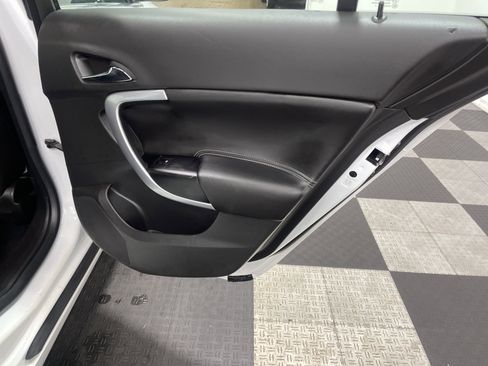 Used 2017 Buick Regal Sport Touring image 18