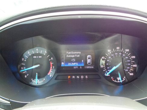 Used 2015 Ford Fusion SE FWD image 18