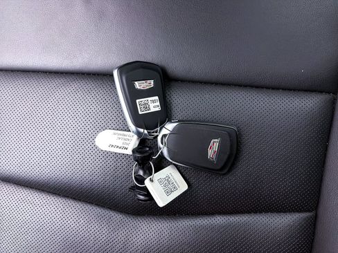 Used 2025 Cadillac XT5 Premium Luxury image 30