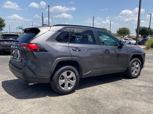 Used 2022 Toyota RAV4 XLE FWD image 5