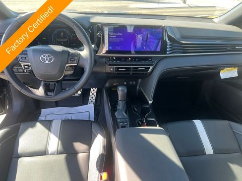 Used 2025 Toyota Camry SE image 13