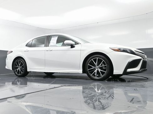 Used 2023 Toyota Camry SE image 43