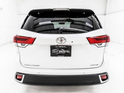 Used 2017 Toyota Highlander Limited FWD image 7