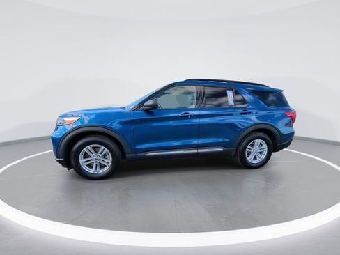 Used 2022 Ford Explorer XLT w/ Equipment Group 202A image 4