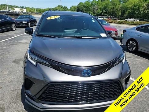 Used 2025 Toyota Sienna XSE w/ XSE Plus Package AWD/4WD image 23