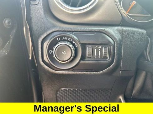Used 2021 Jeep Wrangler Unlimited Sahara AWD/4WD image 17