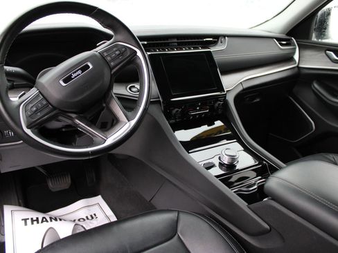 Used 2022 Jeep Grand Cherokee Limited image 19