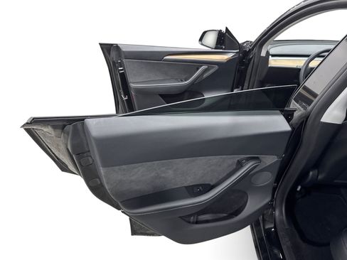 Certified 2023 Tesla Model Y Long Range AWD/4WD image 10