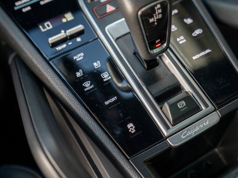 Used 2022 Porsche Cayenne image 23