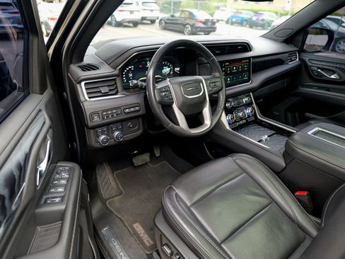 Used 2022 GMC Yukon Denali AWD/4WD image 16