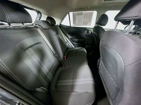 Used 2025 Hyundai Venue FWD image 11