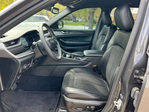 Used 2024 Jeep Grand Cherokee Altitude AWD/4WD image 4