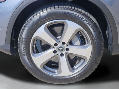 Used 2023 Mercedes-Benz GLC 300 4MATIC Coupe image 32