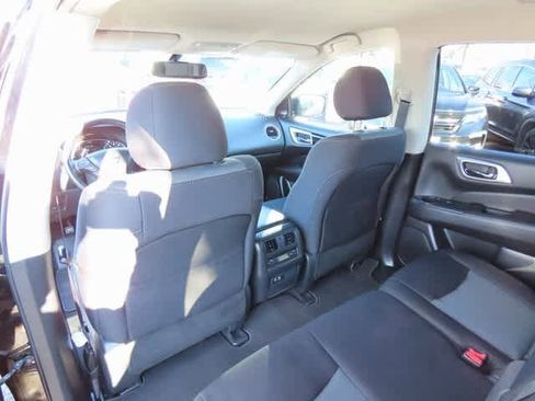 Used 2019 Nissan Pathfinder SV image 15