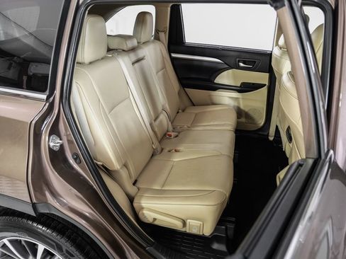 Used 2019 Toyota Highlander XLE FWD image 36