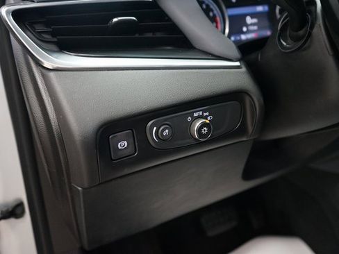 Used 2020 Buick Enclave Essence image 30