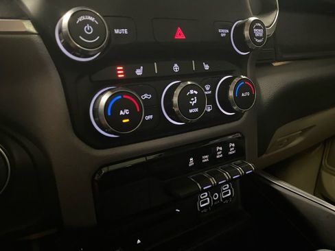 Used 2019 RAM 1500 Big Horn AWD/4WD image 24