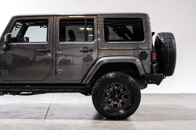 Used 2016 Jeep Wrangler Unlimited Sahara w/ Dual Top Group AWD/4WD image 17