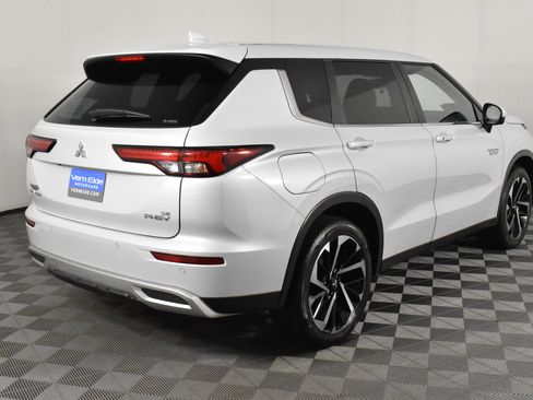 Used 2024 Mitsubishi Outlander SE image 6