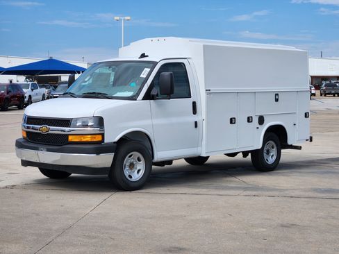 New 2025 Chevrolet Express 3500 w/ Power Convenience Package image 2