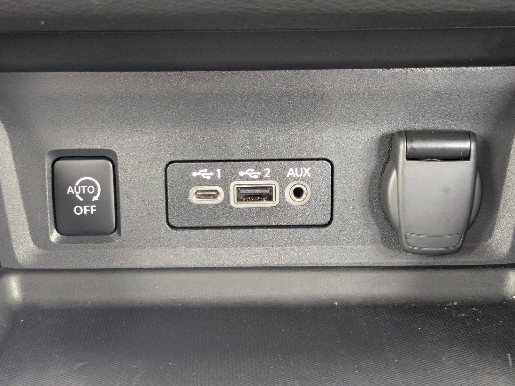 Used 2025 Nissan Sentra SR w/ SR Premium Package FWD image 24