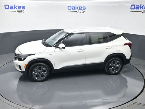 Certified 2025 Kia Seltos LX image 47