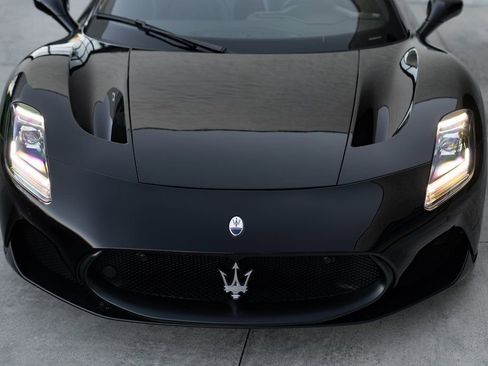 Used 2022 Maserati MC20 Coupe image 16