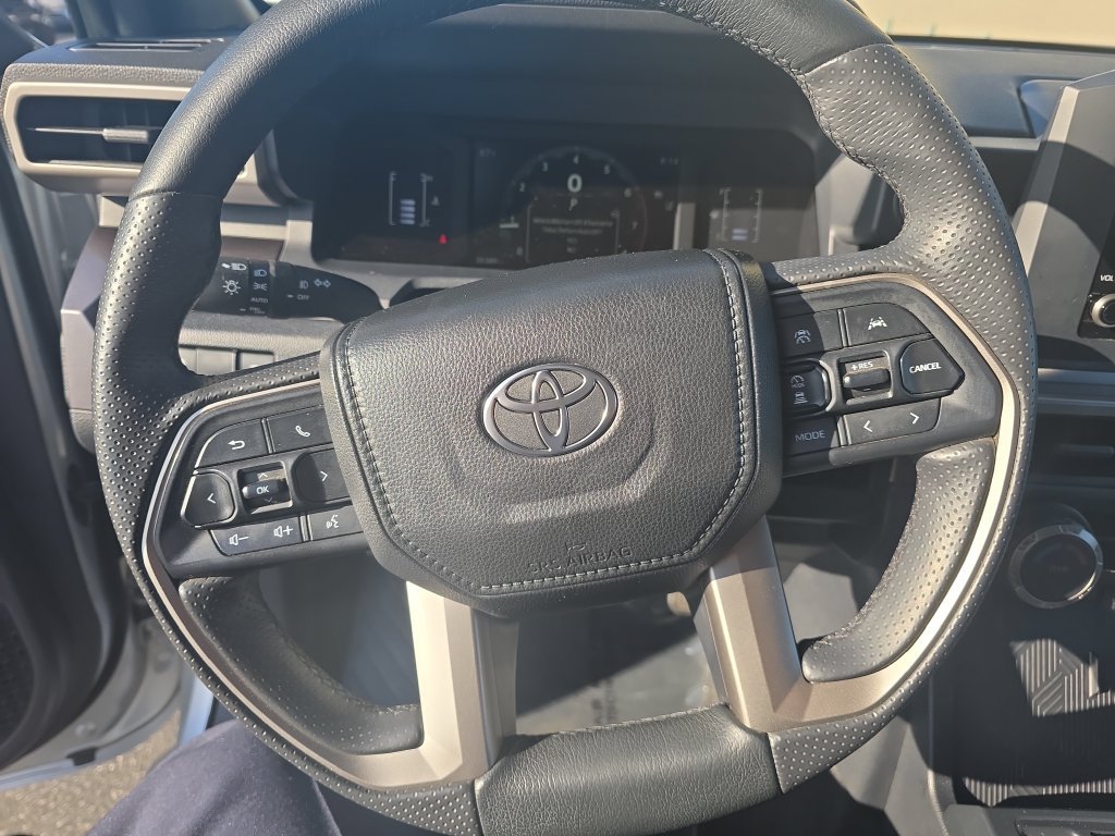 Used 2025 Toyota 4Runner SR5 AWD/4WD image 13