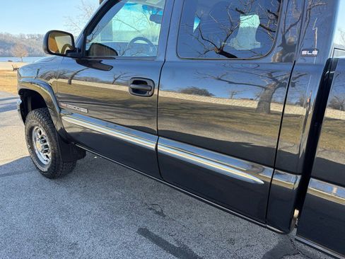 Used 2005 GMC Sierra 2500 SLE w/ Skid Plate Package image 13