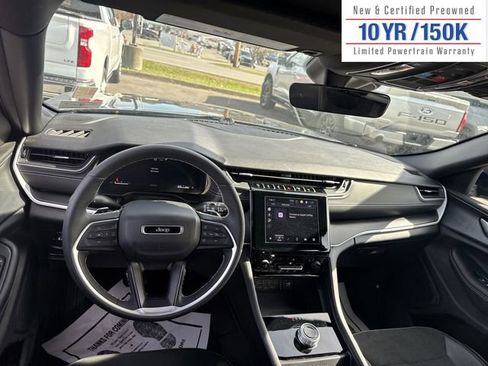 Used 2025 Jeep Grand Cherokee Altitude image 14