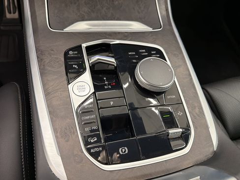Used 2023 BMW X7 xDrive40i w/ M Sport Package AWD/4WD image 18