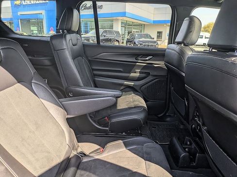 Used 2024 Jeep Grand Cherokee L Altitude image 34