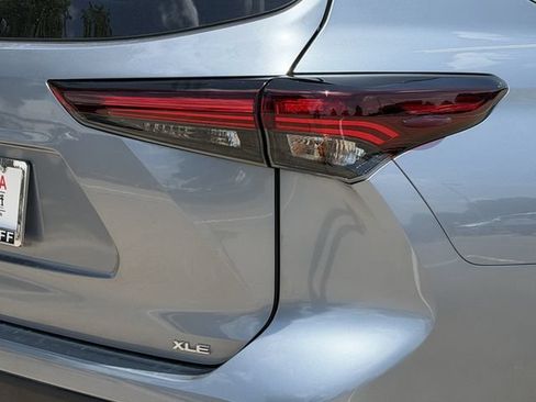 Certified 2024 Toyota Highlander XLE FWD image 7