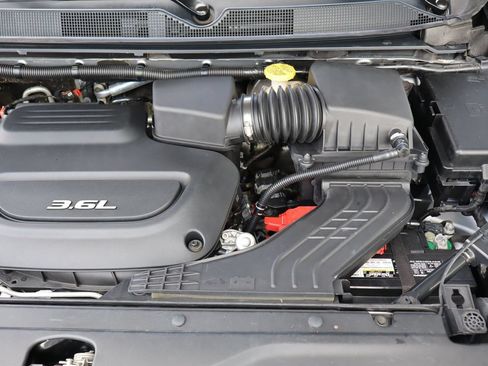 Used 2017 Chrysler Pacifica Touring-L w/ Tire & Wheel Group FWD image 38