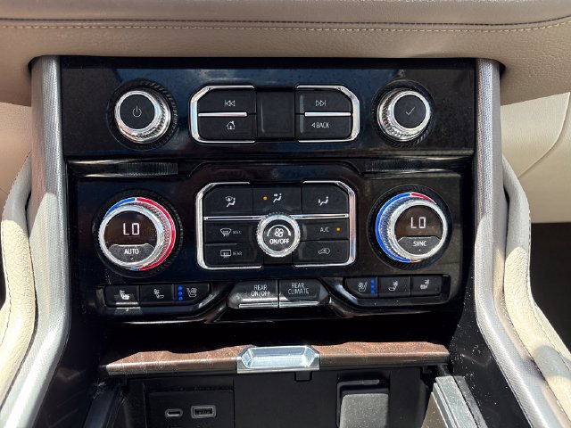 Used 2022 GMC Yukon XL Denali AWD/4WD image 18